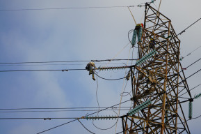 Proyek Rekonduktoring 2 Sirkit SUTT di Mojokerto Selesai, PLN Pastikan Suplai Listrik