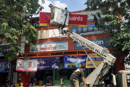 Pemkot Surabaya Tertibkan 155 Reklame Ilegal, Sasar Jalan Raya hingga Mal