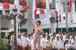 Car Free Day Surabaya Semakin Meriah, Wali Kota Eri Perankan Tokoh Residen Soedirman