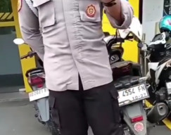 Viral Emak Emak Nekat Siram Bensin Anggota Polisi Polres Sragen Sambil Live Facebook