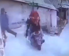 Rem Blong, Motor Tabrak Warung 