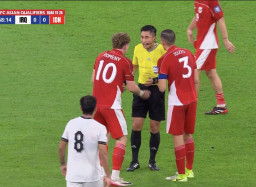 Kepempinan Wasit Asal China Bikin Netizen Marah