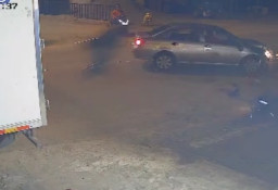 Motor Ngebut Tabrak Mobil, Pengendaranya Terlempar lalu Menghantam Truk