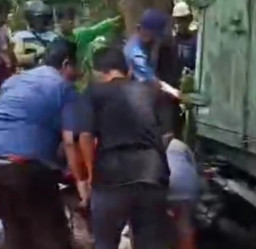 Pengendara Vario Tewas setelah Menabrak Bagian Belakang Truk Hino