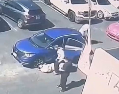 Tiga Pria Tertangkap Kamera CCTV Tembak Dada Orang hingga Tewas di Parkiran