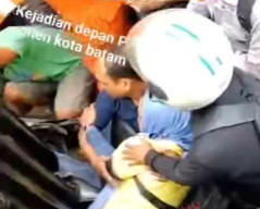 Wanita Tertimpa Kontainer Truk Milik PT MBS, Muatan Besi Puluhan Ton