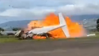 Gagal Lepas Landas, Pesawat Meledak dan 2 Tewas