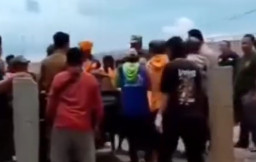 Terobos Rel, Pengendara Motor Tewas Tertemper Kereta Api di Brebes