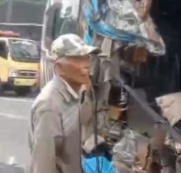 Microbus Tabrak Dump Truk di Lumajang, Empat Orang Luka