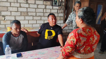 Nekat Pulang Karena Sakit, Buruh Angkut Asal Lamongan Terjatuh dari Atas Bis