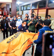 Khofifah Pastikan Posko DVI Post Mortem Korban Musibah Mushalla Ponpes Al Khoziny di RS Bhayangkara