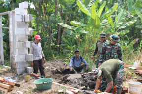 Satgas TMMD ke-126 Kodim 0816/Sidoarjo Bangun Rumah Warga di Desa Kedondong