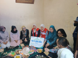 BPJS Ketenagakerjaan Serahkan JKM Pekerja Rentan dan Ketua RT Rp 74 Juta