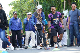 Mbak Wali Dianugerahi Bunda Olahraga Masyarakat