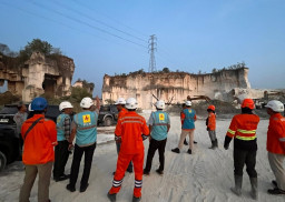 PLN Tinjau Tower SUTT di Gresik yang Terancam Akibat Aktivitas Penambangan