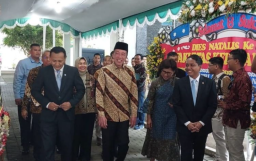 Disambut Rektor, Jokowi Hadiri Sidang Senat Terbuka Dies Natalis ke-62 Fakultas Kehutanan UGM