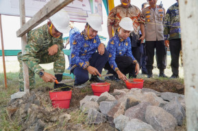 Bupati Lamongan Letakkan Batu Pertama Pembangunan KDMP