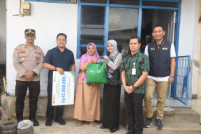 Mbak Wali Serahkan Santunan Jaminan Kematian BPJS Ketenagakerjaan Pada Ahli Waris Ketua RT