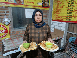 Efek Berita Kematian, Pedagang Roti Canai di Gresik Mengaku Omzetnya Turun Drastis