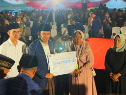 Bupati Serahkan Santunan Kematian 5 Peserta BPJS Ketenagakerjaan Rp210 Juta