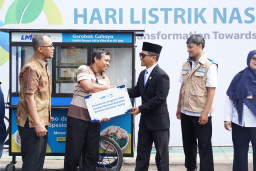 Yayasan Baitul Maal PLN UIT JBM Berikan Bantuan Gerobak Usaha pada Warga Sidoarjo