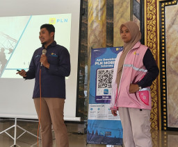 Srikandi PLN UIT JBM Gelar Program “PLN Mengajar” di Gresik, Peringati Hari Sumpah Pemuda