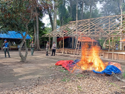 Arena Judi Sabung Ayam di Jember Digerebek dan Dibakar Polisi