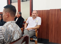 Royce Muljanto Dituntut 9 Bulan Penjara karena Rusak Pintu Kaca Bank Mandiri dan Kencingi Pohon