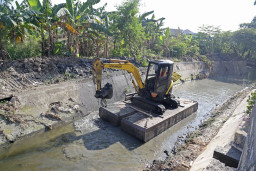 Pemkot Surabaya Kerahkan Satgas Cepat dan Genjot Normalisasi Saluran Hadapi Musim Hujan