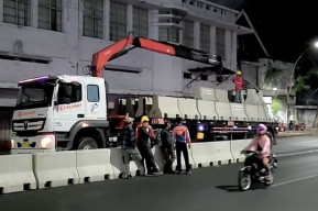 Surabaya Perkuat Keamanan Jalan Raya, Barrier Beton Gantikan Plastik di Pusat Kota