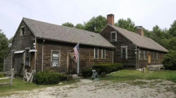 Rumah  di Film 'The Conjuring' Dilelang, Pembelinya Misterius