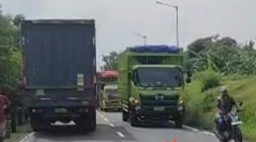 Motor Tabrak Truk di Jombang, 1 Meninggal