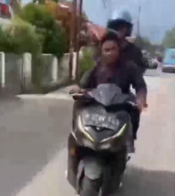 Terang-terangan, Begal Rampas Motor Warga di Jalur Leuwiliang - Cibadak 