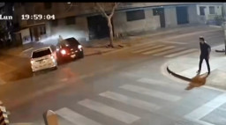 Ngebut, Mobil Tabrak Wanita Pejalan Kaki di Perempatan