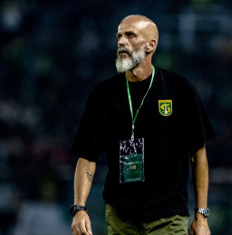 Ditahan Imbang Arema di Kandang, Persebaya Langsung Pecat Eduardo Perez