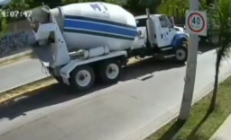 Pekerja Konstruksi Tewas Ditabrak Truk Molen