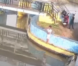 Lepas dari Pengawasan Orang Tua, Anak Kecil Kecebur di DAM Sumput Sidoarjo