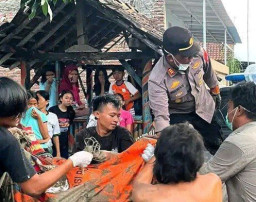 Mayat Perempuan Ditemukan Mengambang di Sungai Ciberes