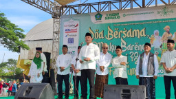 Bupati Sidoarjo Subandi Lepas Ribuan Peserta Mlaku Bareng Santri