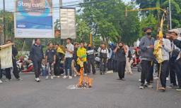 Aksi Mahasiswa di Lamongan, Minta SPBU Ganti Kerugian Hingga Turunkan Harga Pertamax
