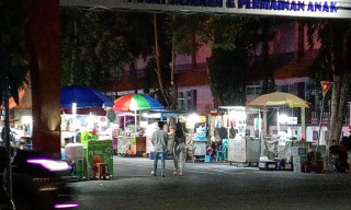 Warga Lamongan Minta Relokasi PKL dan Kembalikan Fungsi Jalan yang Benar