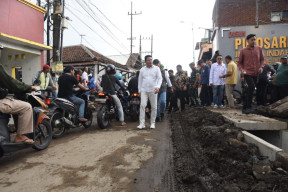 Bupati Sidoarjo Sidak Proyek Betonisasi Kureksari, Tekankan Kualitas dan Ketepatan Waktu
