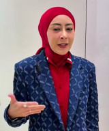 Sosok Raden Euis Handayani, Istri Dasco Terlihat saat Menghadiri JFW 2025