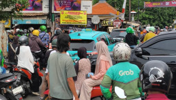 Perbaikan Lintasan KA, Picu Kemacetan Parah di Jalan Jetis dan Ketintang Surabaya