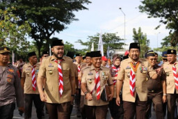 Peduli Kepramukaan, Wako Fadly Amran Disematkan Lencana Darmabakti