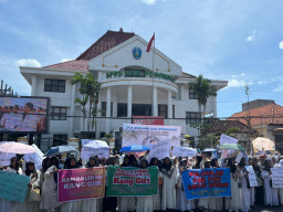 Tuntut KPK Objektif, Ribuan Warga Ponorogo Gelar Istighosah Berharap Sugiri Kembali