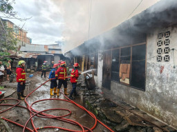 4 Petak Rumah Kontrakan di Alang Laweh Terbakar, Kerugian Ditaksir Rp400 Juta