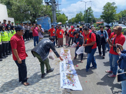 SBMR Geruduk DPRD Madiun, Tuntut Pembayaran Gaji 14 Karyawan Umbul Square yang Tertunggak 7 Bulan