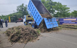 Akses Jalan Diblokir Warga,Wabup Bangkalan Turun Tangan