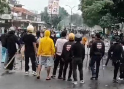 Rebutan Lahan, Bentrokan Kembali Pecah di Sukahaji Bandung